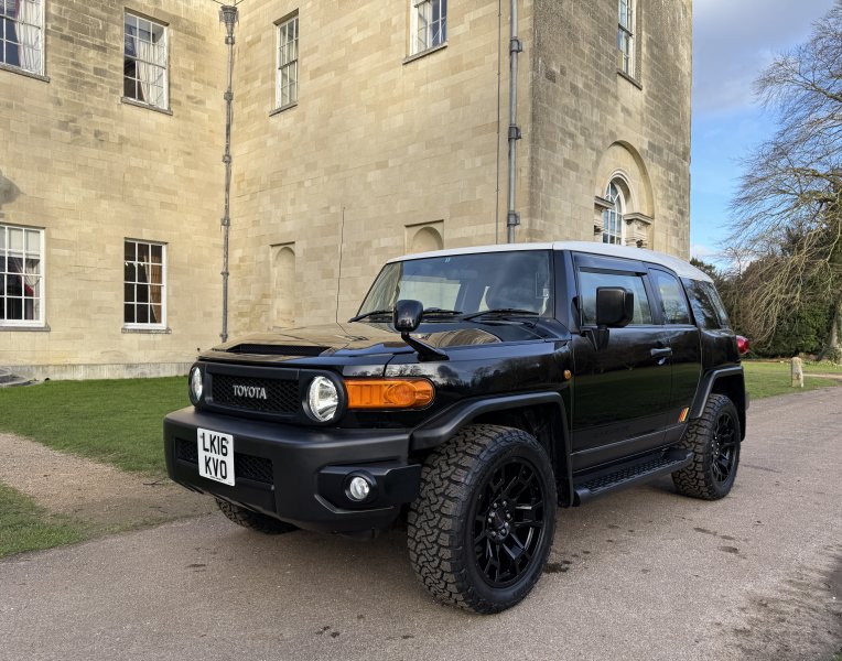 Original FJ Cruiser with Great Specification.